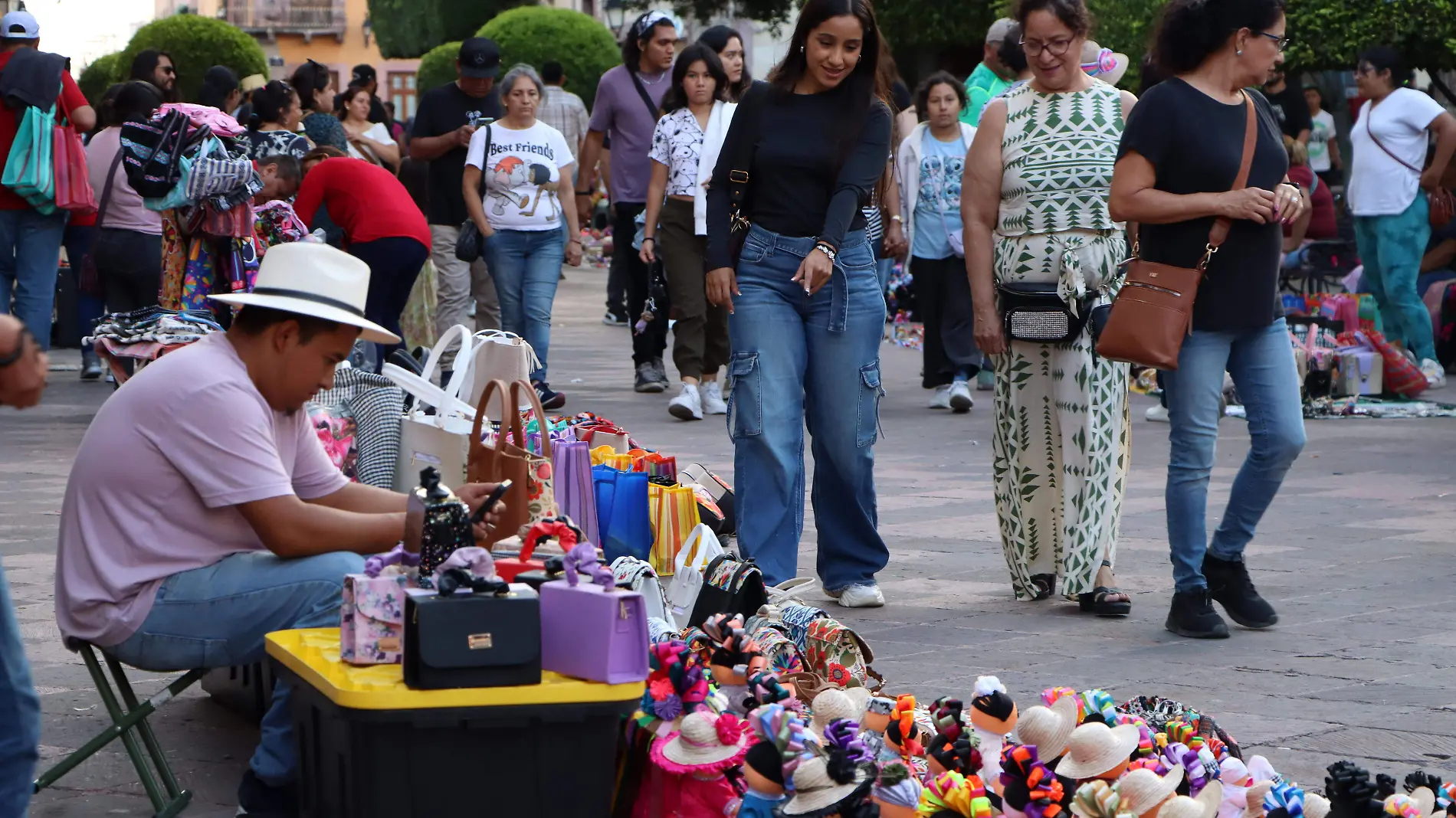 1a COMERCIANTES EN EL CENTRO_MM